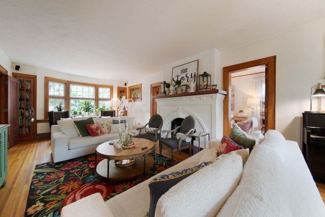 2465 E Broad Street, Columbus, OH 43209