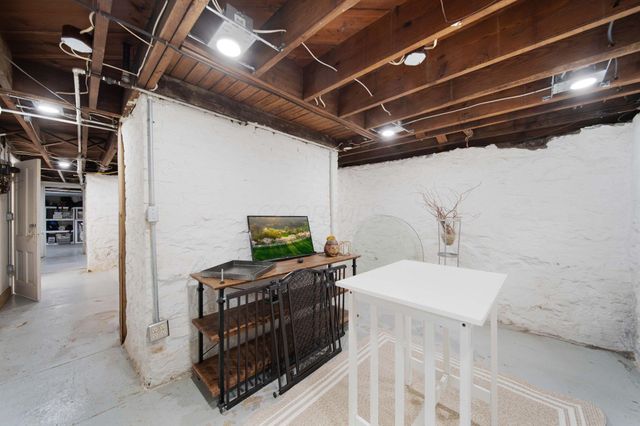 2465 E Broad Street, Columbus, OH 43209