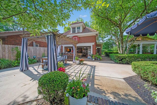 2465 E Broad Street, Columbus, OH 43209