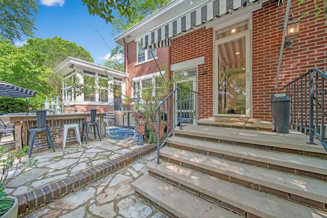 2465 E Broad Street, Columbus, OH 43209