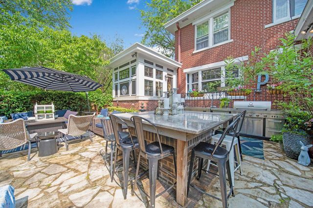 2465 E Broad Street, Columbus, OH 43209