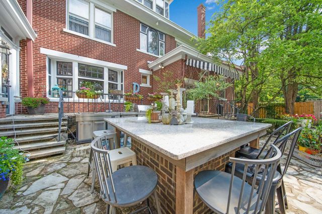 2465 E Broad Street, Columbus, OH 43209