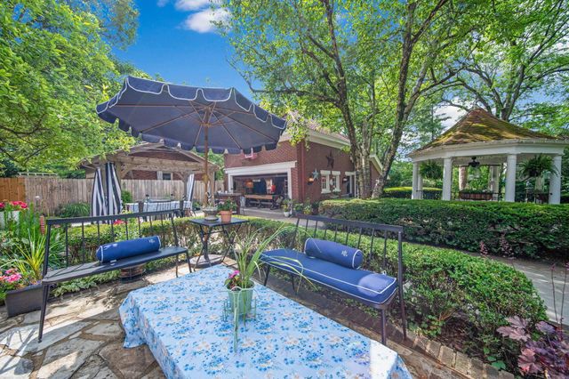 2465 E Broad Street, Columbus, OH 43209