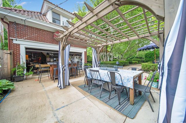 2465 E Broad Street, Columbus, OH 43209