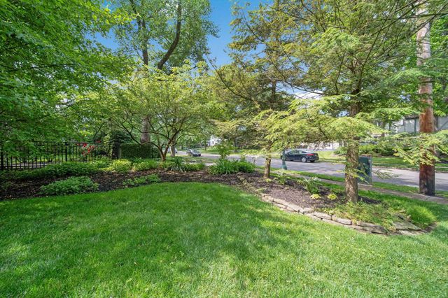 2465 E Broad Street, Columbus, OH 43209