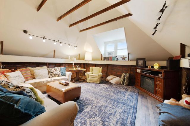 2465 E Broad Street, Columbus, OH 43209