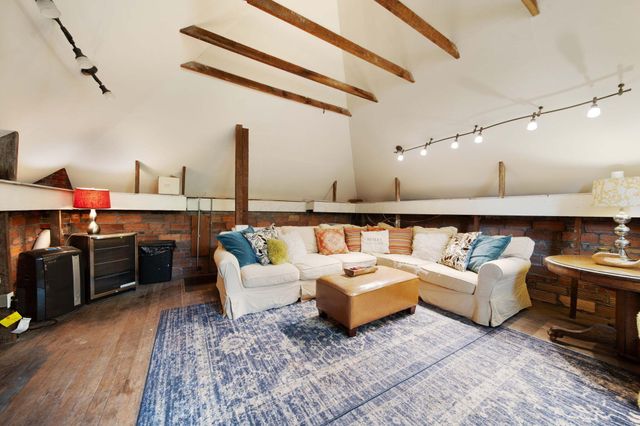 2465 E Broad Street, Columbus, OH 43209