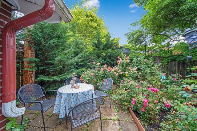 2465 E Broad Street, Columbus, OH 43209