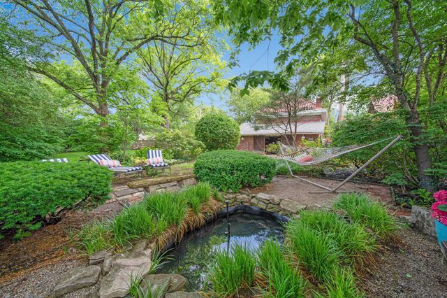 2465 E Broad Street, Columbus, OH 43209