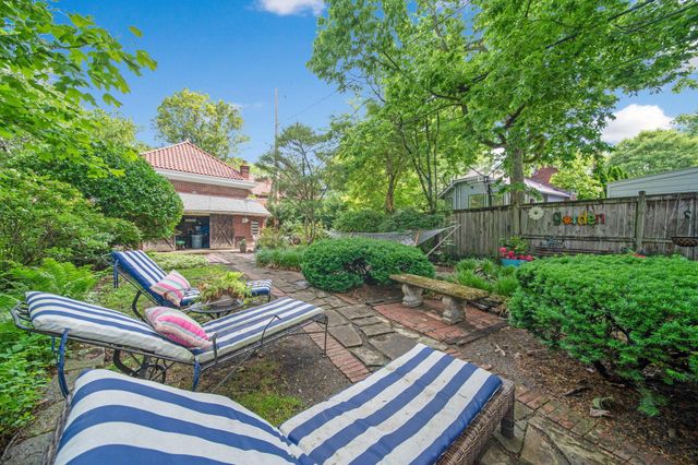 2465 E Broad Street, Columbus, OH 43209