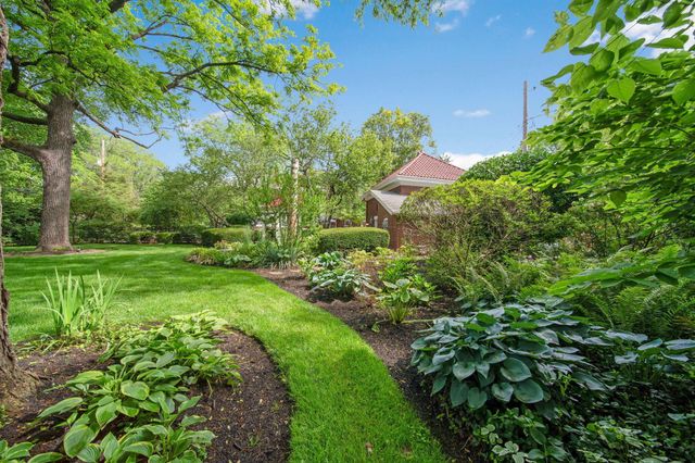 2465 E Broad Street, Columbus, OH 43209