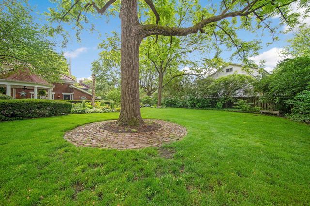 2465 E Broad Street, Columbus, OH 43209