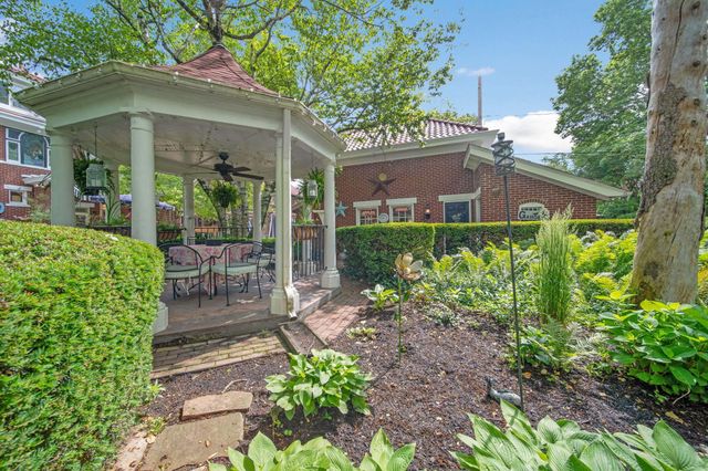 2465 E Broad Street, Columbus, OH 43209