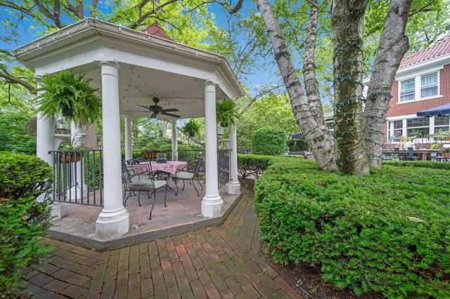 2465 E Broad Street, Columbus, OH 43209