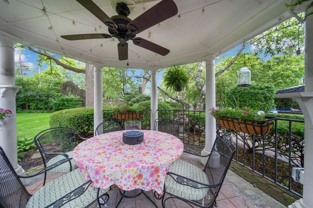 2465 E Broad Street, Columbus, OH 43209