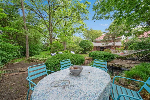 2465 E Broad Street, Columbus, OH 43209