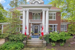 2465 E Broad Street, Columbus, OH 43209