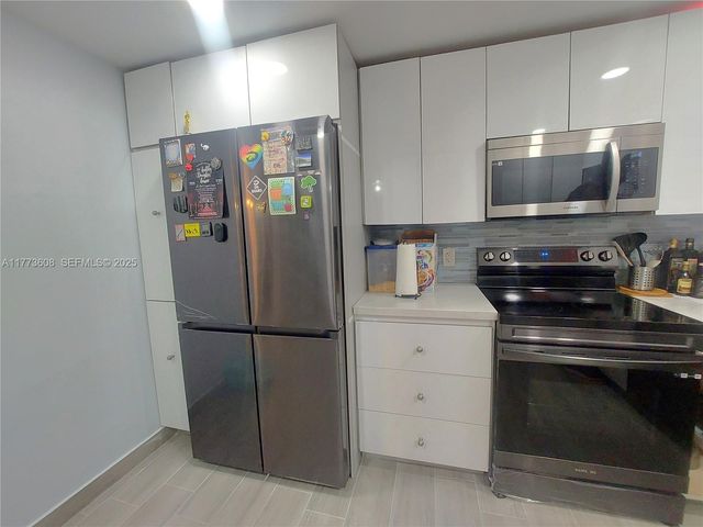 16300 Golf Club Road 317, Weston, FL 33326