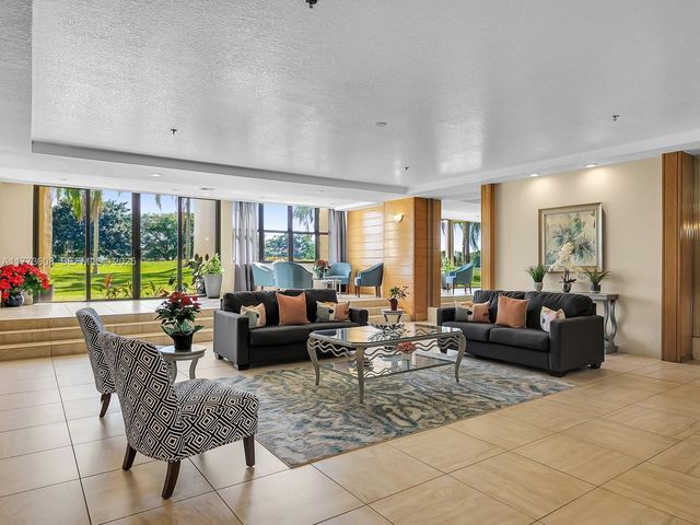 16300 Golf Club Road 317, Weston, FL 33326