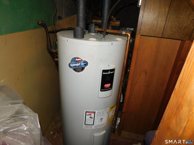 34 Cornwall Drive, Windsor Locks, CT 06096