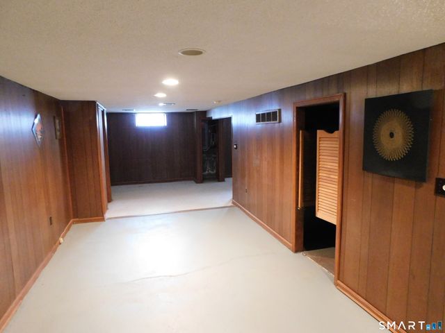 34 Cornwall Drive, Windsor Locks, CT 06096