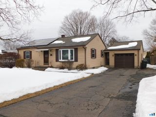 34 Cornwall Drive, Windsor Locks, CT 06096