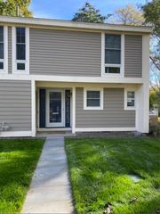 11 Oak St 30, Wellesley, MA 02482