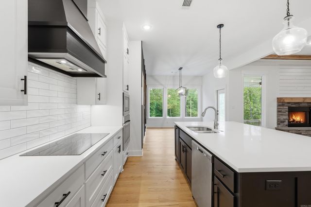 13032 Avilla Hills Cove, Alexander, AR 72002