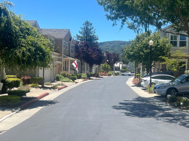 338 Creekside Village Drive, Los Gatos, CA 95032