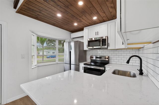 679 71ST AVE NORTH AVENUE N, St Petersburg, FL 33702