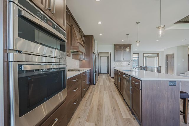 1082 Larkin Lane W, West Fargo, ND 58078