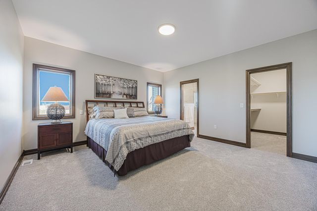 1082 Larkin Lane W, West Fargo, ND 58078