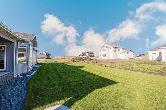 1082 Larkin Lane W, West Fargo, ND 58078