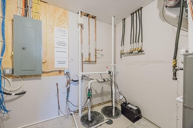 1082 Larkin Lane W, West Fargo, ND 58078