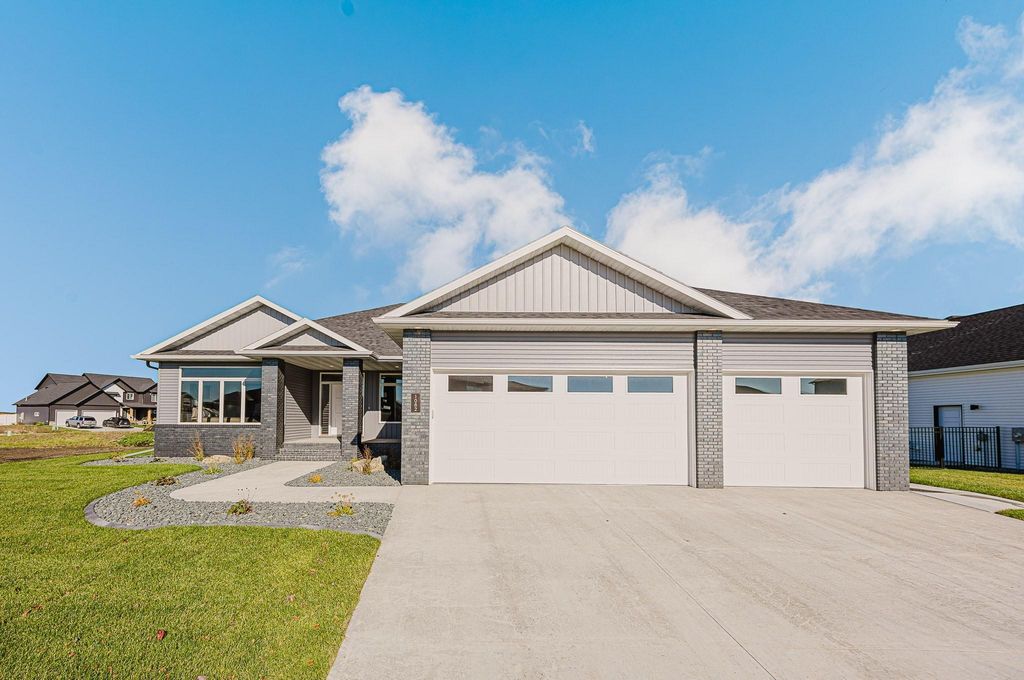 1082 Larkin Lane W, West Fargo, ND 58078