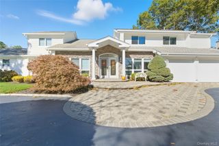 28 Annandale Road, Commack, NY 11725