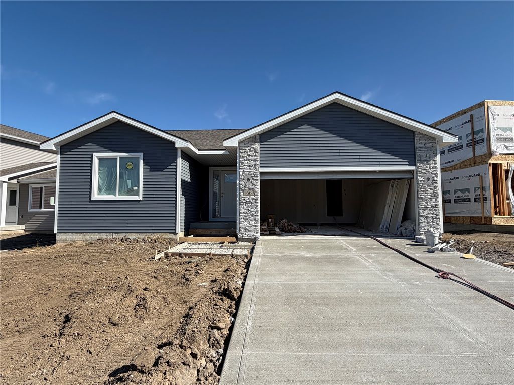 1667 NW Savannah Drive, Ankeny, IA 50023