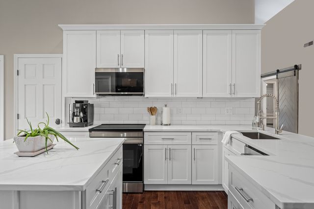 1133 Woodvale Dr, Nashville, TN 37204