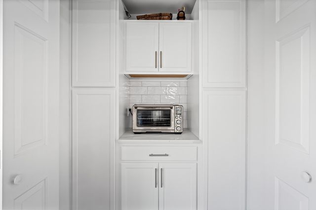 1133 Woodvale Dr, Nashville, TN 37204