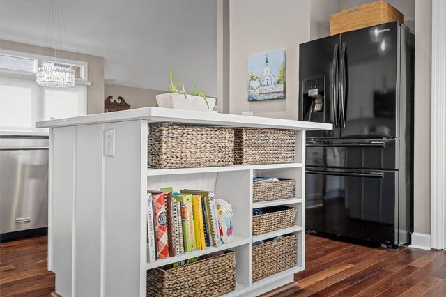 1133 Woodvale Dr, Nashville, TN 37204