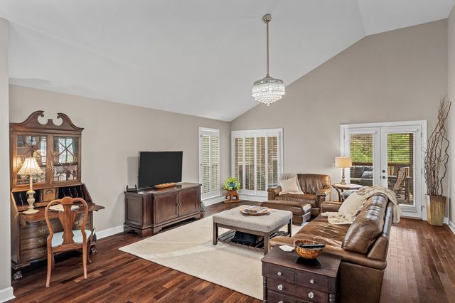 1133 Woodvale Dr, Nashville, TN 37204