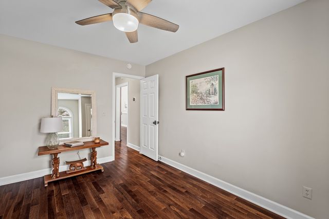 1133 Woodvale Dr, Nashville, TN 37204