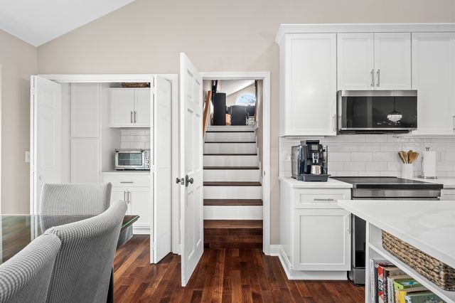 1133 Woodvale Dr, Nashville, TN 37204