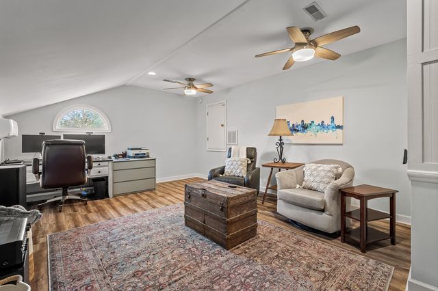 1133 Woodvale Dr, Nashville, TN 37204