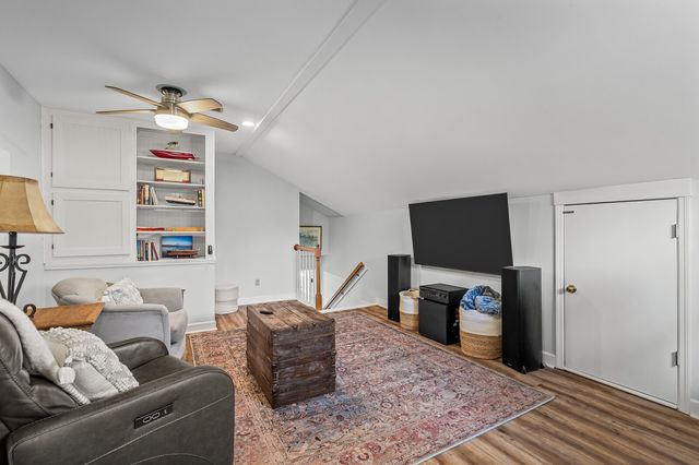 1133 Woodvale Dr, Nashville, TN 37204