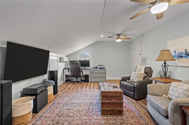 1133 Woodvale Dr, Nashville, TN 37204