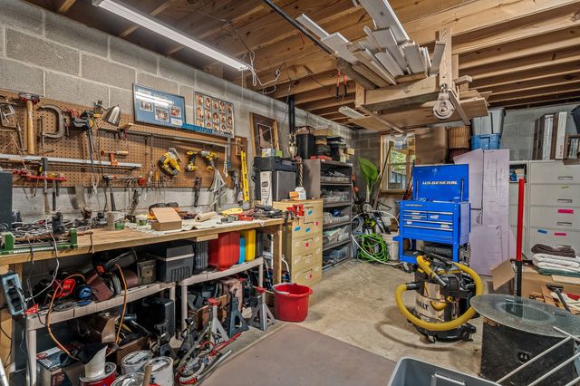 1133 Woodvale Dr, Nashville, TN 37204