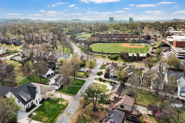 1133 Woodvale Dr, Nashville, TN 37204