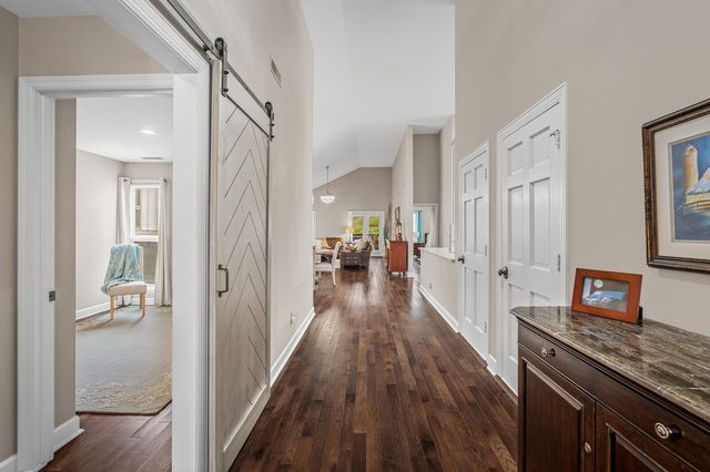 1133 Woodvale Dr, Nashville, TN 37204