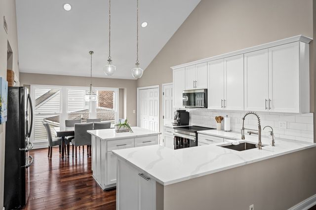 1133 Woodvale Dr, Nashville, TN 37204